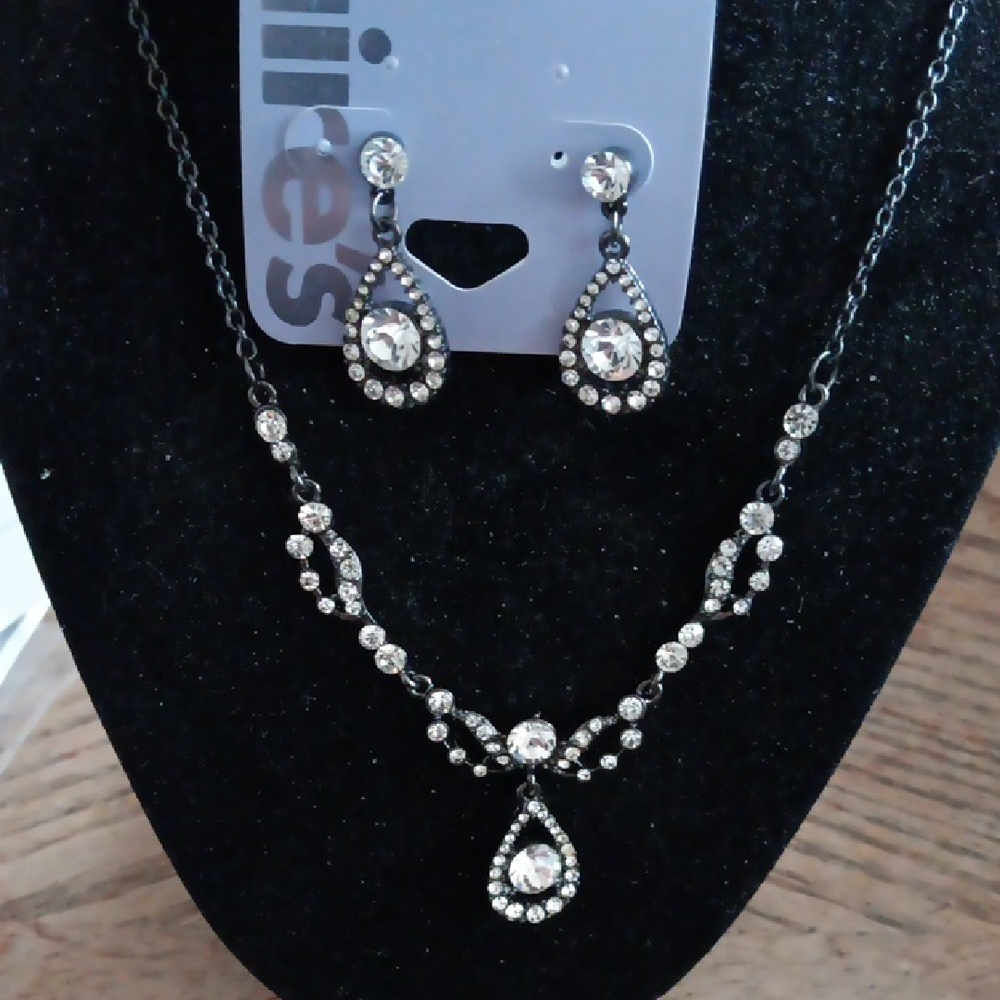 Elegant Silver and Black Jewelry Set